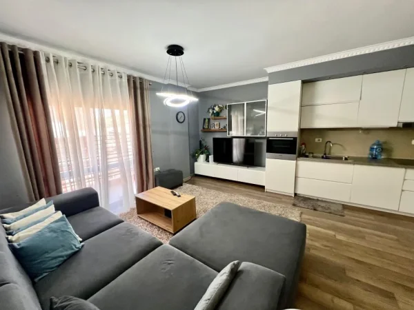 Tirane, shitet apartament 1+1+Ballkon Kati 4, 104 m² 155.000 € (Fresk)
