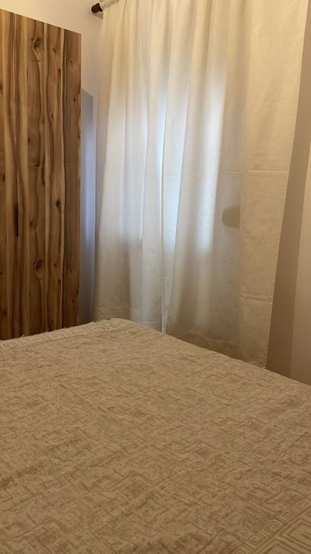 Tirane, jap me qera shtepi 1+1 Kati 1, 350 € (Rruga Klodian Rasha)
