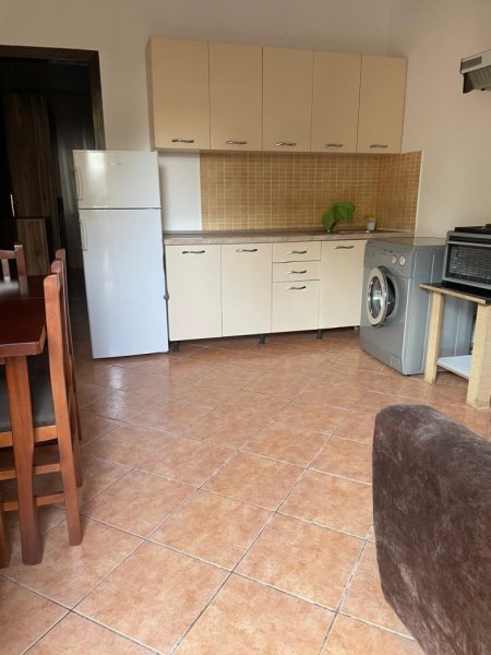 Tirane, jap me qera shtepi 1+1 Kati 1, 350 € (Rruga Klodian Rasha)
