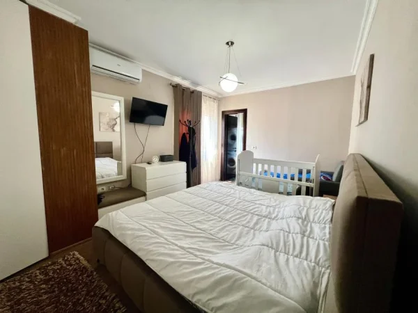 Tirane, shitet apartament 1+1+Ballkon Kati 4, 104 m² 155.000 € (Fresk)