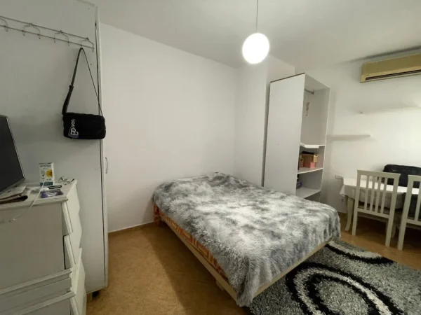 Tirane, jepet me qera apartament 2+1+Ballkon Kati 2, 