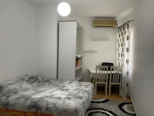 Tirane, jepet me qera apartament 2+1+Ballkon Kati 2, 