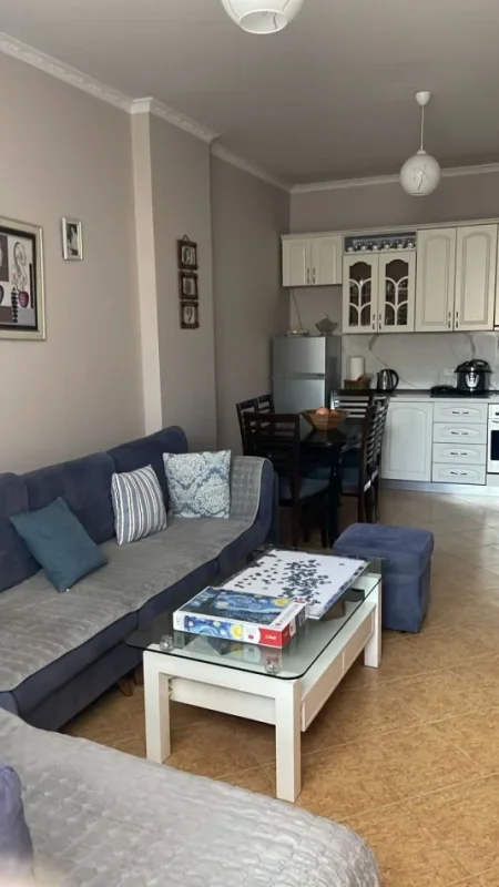 Tirane, jepet me qera apartament 2+1+Ballkon Kati 2, 