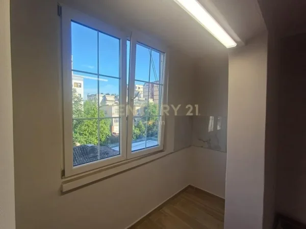Tirane, shitet apartament 1+1 Kati 5, 40 m² 75.000 € (5 maj)
