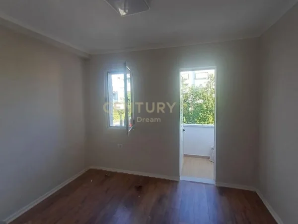 Tirane, shitet apartament 1+1 Kati 5, 40 m² 75.000 € (5 maj)