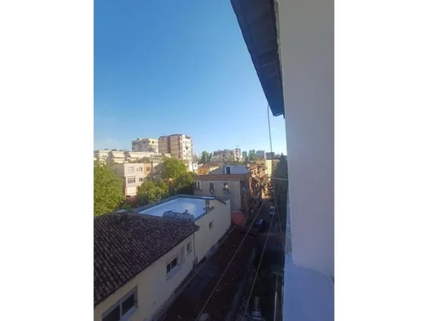Tirane, shitet apartament 1+1 Kati 5, 40 m² 75.000 € (5 maj)
