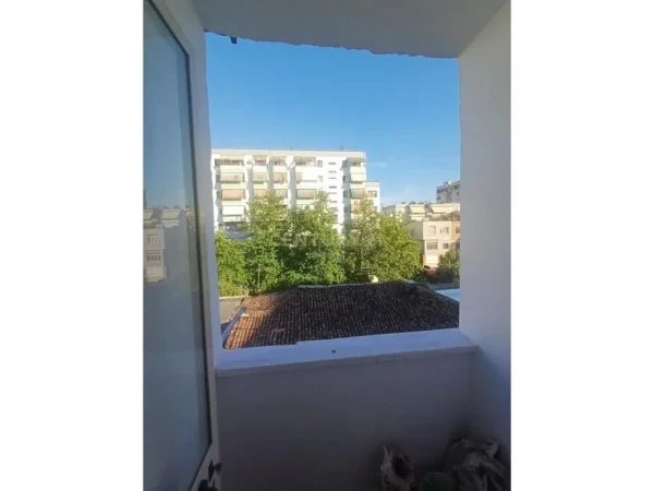 Tirane, shitet apartament 1+1 Kati 5, 40 m² 75.000 € (5 maj)