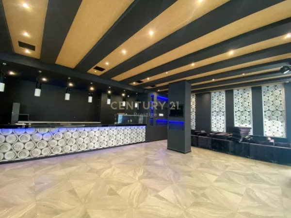 Tirane, jepet me qera bar-kafe Kati 0, 194 m² 1.000 € (Vila L)