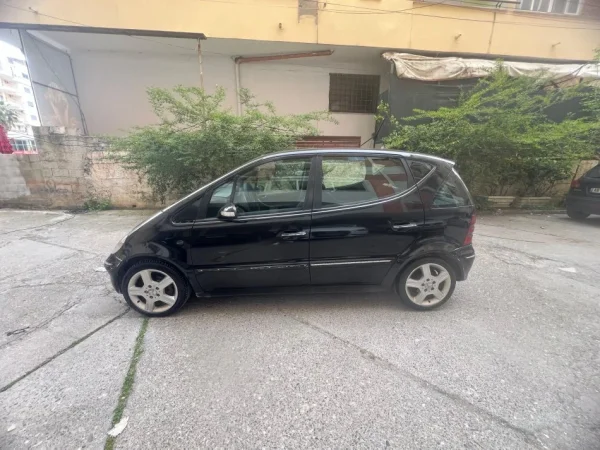 Durres, shes makine Mercedenz - Benz Aclass Nafte, e zeze manuale Kondicioner 388.000 km 1.300 €