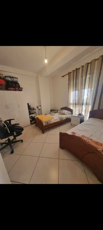Tirane, ndarje qeraje me vajze apartament 2+1+Ballkon Kati 3, 70 m² 130 € (Rruga 5 Maji)