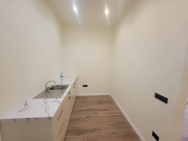 Tirane, shitet ambjent biznesi Kati 0, 222 m² 266.000 € (Rruga Muhamed Deliu)