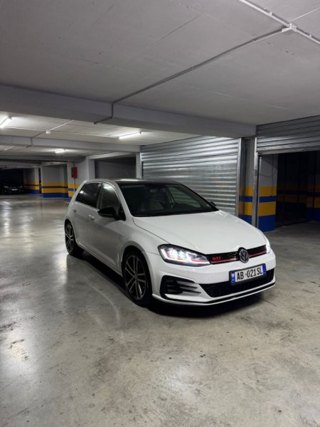 Tirane, shes makine golf 7.5 Benzin+Gaz, e bardhë automatik Kondicioner 157.000 km 10.500 €