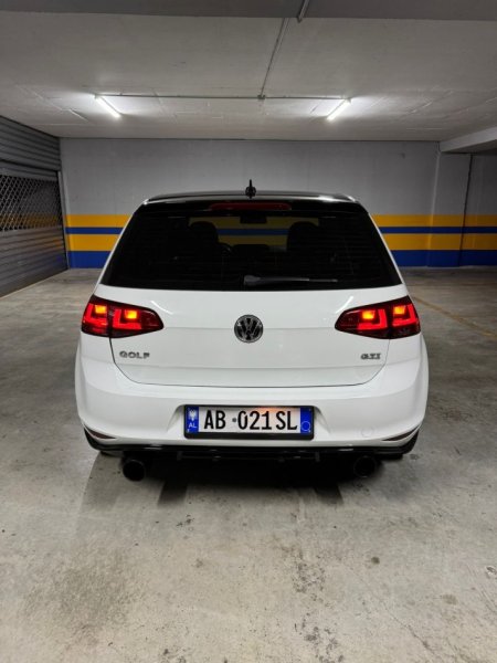Tirane, shes makine golf 7.5 Benzin+Gaz, e bardhë automatik Kondicioner 157.000 km 10.500 €