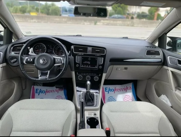 Tirane, shes makine golf 7.5 Benzin+Gaz, e bardhë automatik Kondicioner 157.000 km 10.500 €