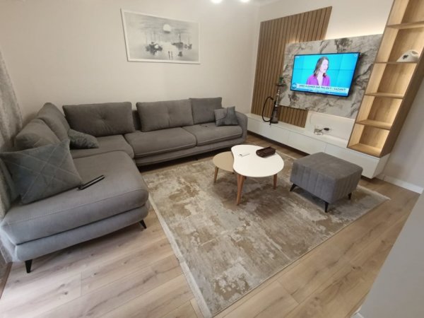Shqiperi, jepet me qera apartament 1+1+Aneks+Ballkon Kati 4, 65 m² 450 € (Tek shkolla bashkuar)