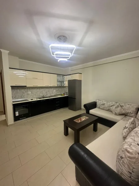 Tirane, jepet me qera apartament 2+1 Kati 4, 84 m² 45,000 leke (Misto Mame, perballe pasticeri “Lika”)
