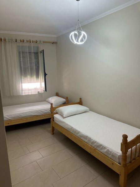 Tirane, jepet me qera apartament 2+1 Kati 4, 84 m² 45,000 leke (Misto Mame, perballe pasticeri “Lika”)