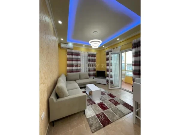 Tirane, jepet me qera apartament 2+1+Aneks+Ballkon Kati 1, 100 m² 600 € (Neom116438)