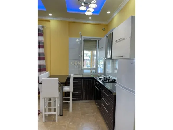 Tirane, jepet me qera apartament 2+1+Aneks+Ballkon Kati 1, 100 m² 600 € (Neom116438)