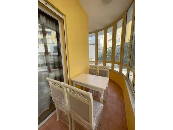 Tirane, jepet me qera apartament 2+1+Aneks+Ballkon Kati 1, 100 m² 600 € (Neom116438)