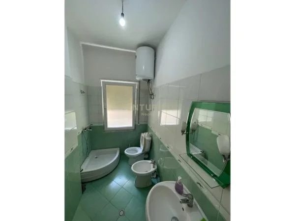 Tirane, jepet me qera apartament 2+1+Aneks+Ballkon Kati 1, 100 m² 600 € (Neom116438)