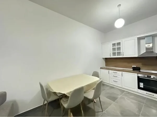 Tirane, jepet me qera apartament 1+1+Ballkon Kati 6, 76 m² 600 € (Square 21)