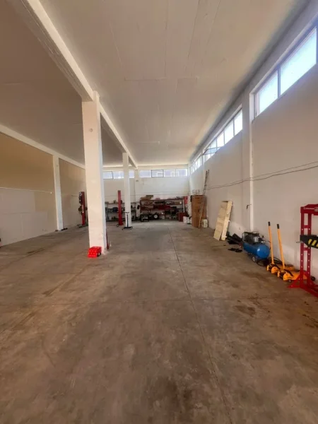 Tirane, jepet me qera ambjent biznesi Kati 0, 200 m² 1.500 € (Vaqarr)