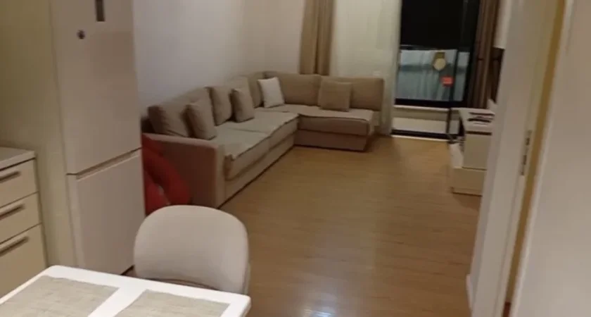 Tirane, jepet me qera apartament 1+1+Ballkon Kati 4, 65 m² 550 € (Fusha e Aviacionit Kompleksi Turdiu)
