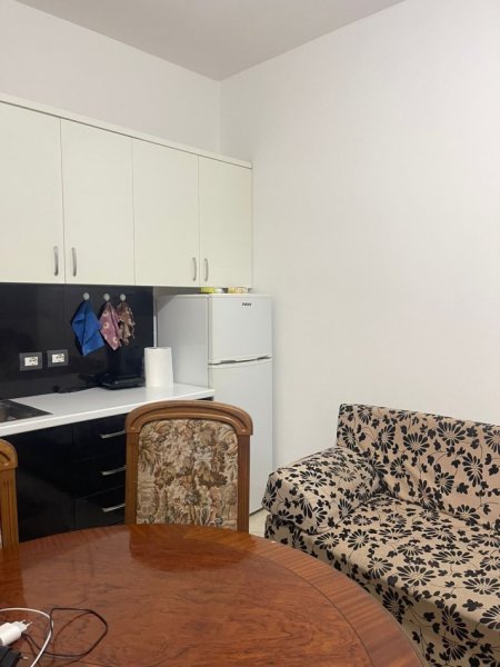 Tirane, jepet me qera 1+1 Kati 1, 60 m² 280 € (Rruga Irfan Tershana)