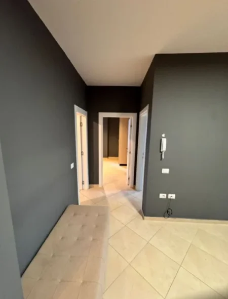 Tirane, jepet me qera zyre Kati 2, 100 m² 850 € (Qender)
