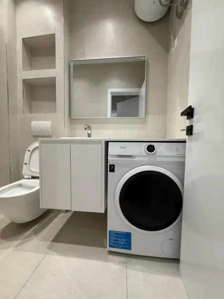 Tirane, jepet me qera apartament 1+1 Kati 8, 50 m² 500 € (Prane Bar Oxygen)