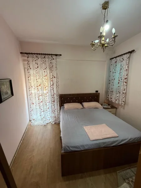 Tirane, jepet me qera apartament 2+1 Kati 3, 100 m² 600 € (Komuna e Parisit)