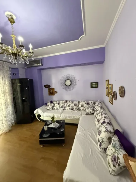 Tirane, jepet me qera apartament 2+1 Kati 3, 100 m² 600 € (Komuna e Parisit)