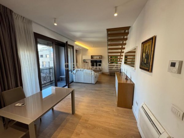 Tirane, jepet me qera apartament duplex 3+1+Ballkon Kati 6, 170 m² 1.800 € (Rrugën e Barrikadave,)