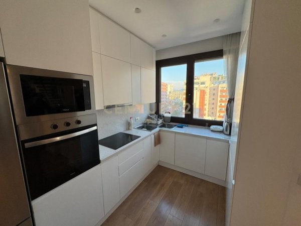 Tirane, jepet me qera apartament duplex 3+1+Ballkon Kati 6, 170 m² 1.800 € (Rrugën e Barrikadave,)