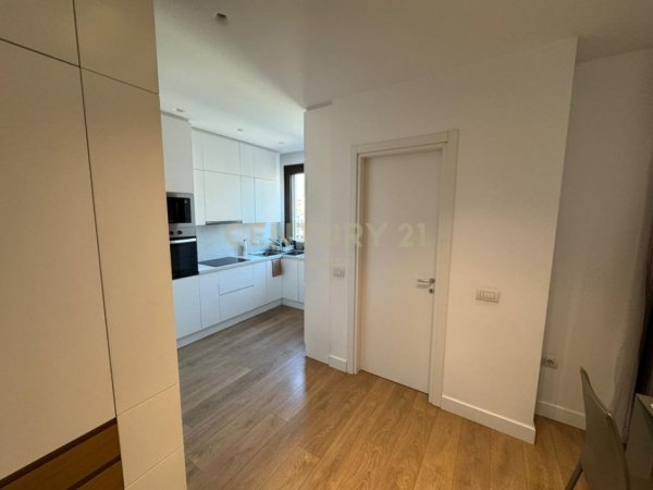 Tirane, jepet me qera apartament duplex 3+1+Ballkon Kati 6, 170 m² 1.800 € (Rrugën e Barrikadave,)