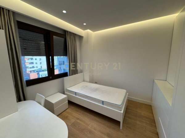 Tirane, jepet me qera apartament duplex 3+1+Ballkon Kati 6, 170 m² 1.800 € (Rrugën e Barrikadave,)