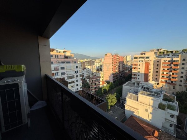 Tirane, jepet me qera apartament duplex 3+1+Ballkon Kati 6, 170 m² 1.800 € (Rrugën e Barrikadave,)