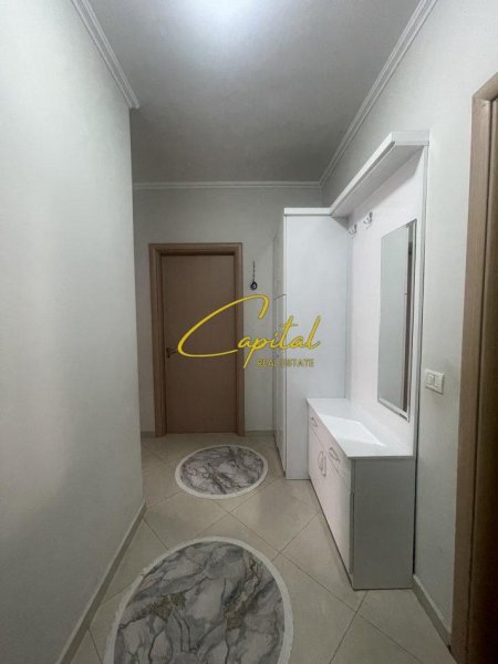 Tirane, jepet me qera apartament 1+1 Kati 2, 75 m² 400 € (FRESKU)