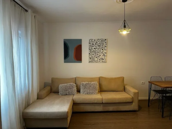 Tirane, jepet me qera apartament 1+1 Kati 5, 60 m² 600 € 