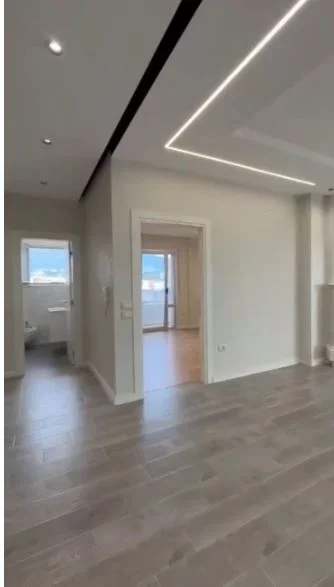 Tirane, shitet apartament 3+1 Kati 6, 164 m² 270.000 €