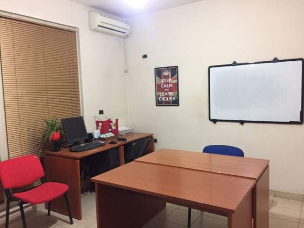 Tirane, jepet me qera ambjent biznesi Kati 2, 196 m² 1.100 Euro (Don Bosko)