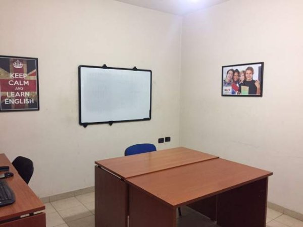 Tirane, jepet me qera ambjent biznesi Kati 2, 196 m² 1.100 Euro (Don Bosko)