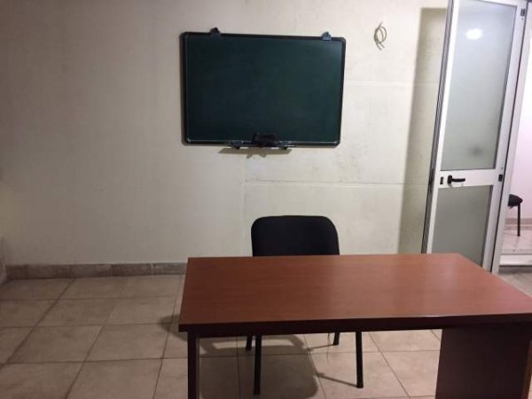 Tirane, jepet me qera ambjent biznesi Kati 2, 196 m² 1.100 Euro (Don Bosko)