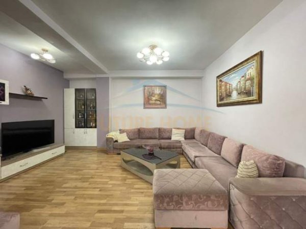 Tirane, jepet me qera Vile 1 Katshe Kati 1, 314 m² 4.500 Euro (jordan misja)