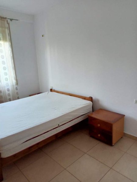 Tirane, jepet me qera apartament 1+1+BLK Kati 2, 70 m² 330 Euro (rruga Peti)