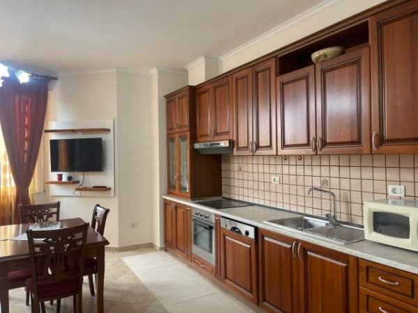 Tirane, jepet me qera apartament 2+1+BLK Kati 10, 110 m² 650  (Selvia)