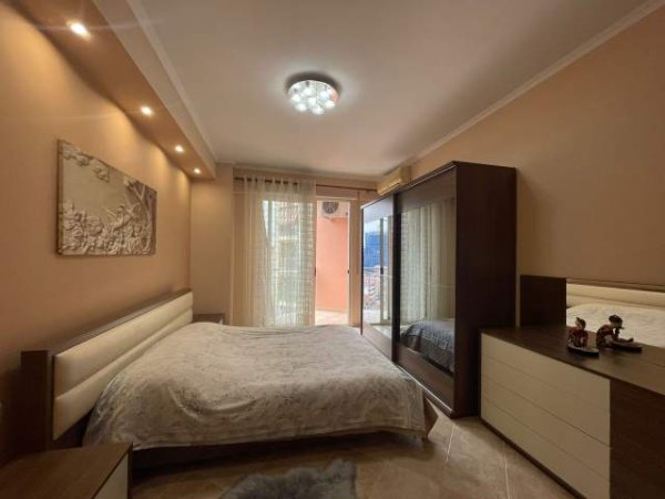 Tirane, jepet me qera apartament 2+1+BLK Kati 10, 110 m² 650  (Selvia)