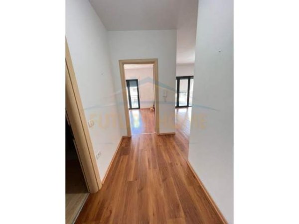 Tirane, jepet me qera apartament 1+1 Kati 8, 74 m² 350 Euro (UNAZA E RE)