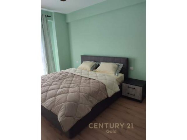 Tirane, jepet me qera apartament 2+1+BLK Kati 3, 113 m² 600 Euro (ish Parku i Autobuzave)